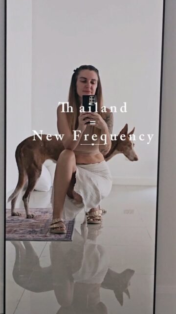 Your beauty doesn’t just come from the outside—it stems from your energy, from the way you live your life and everything you do. Your heart is your center, your anchor.And it’s exactly this that not only people, but also the dogs by your side, sense. They feel your calm, your love, your energy—and reflect it back to you every single day.