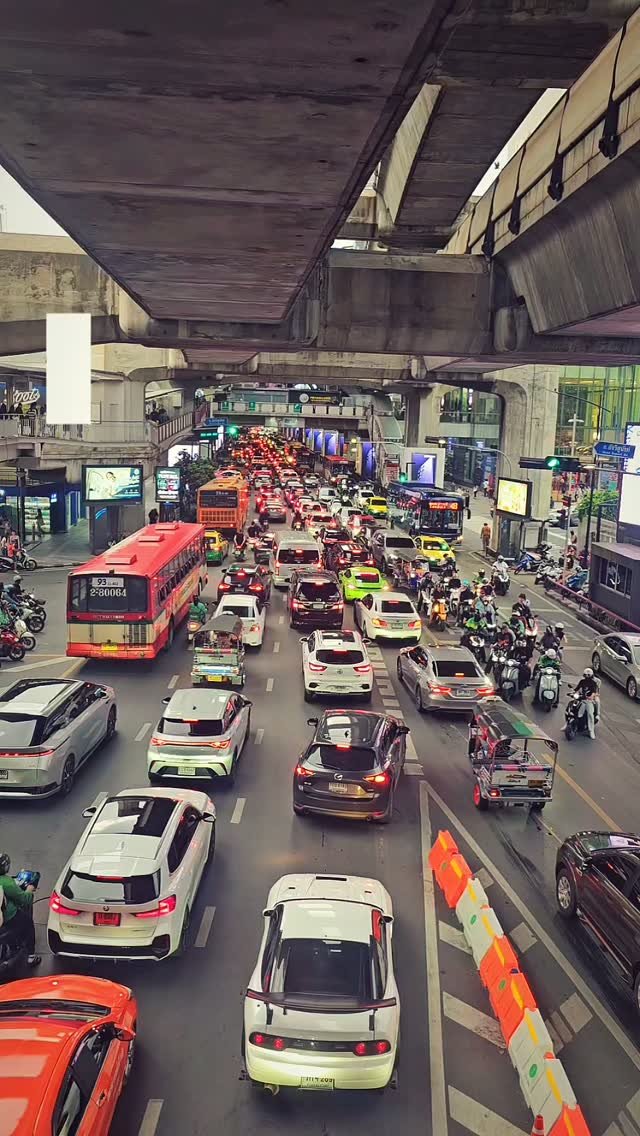 We decided to head to Bangkok. It’s a good two hours by taxi, and I wanted to dive right into the hustle and bustle.Bangkok didn’t disappoint me.But in the end, I’ll still stick with the ocean, nature, and animals. Also an island girl will always be an island girl ✨️.